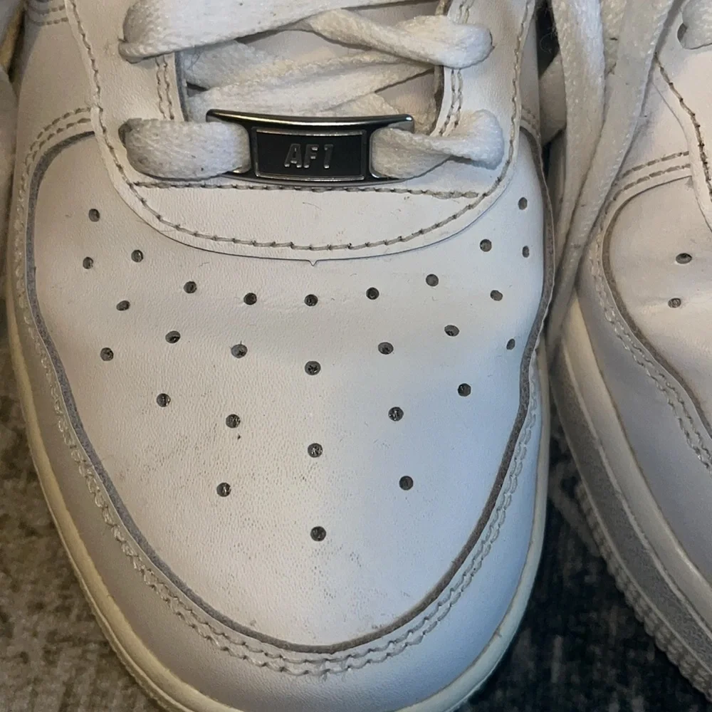 Nike youth Air Force 1 High LE size 7Y